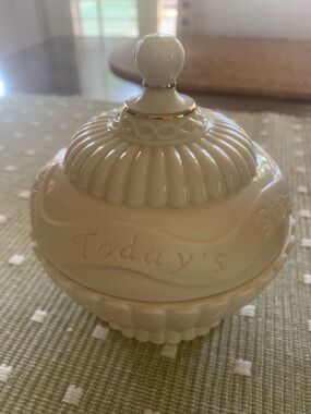Beautiful Lenox Musical Sentiment/Trinket Box